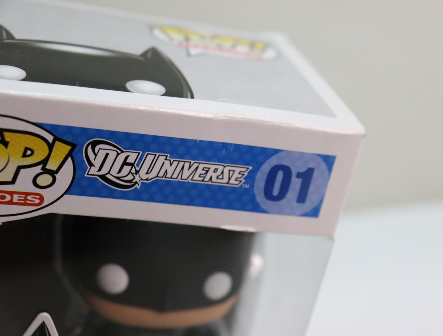 DC Universe - Batman (with Logo) Funko POP! #01